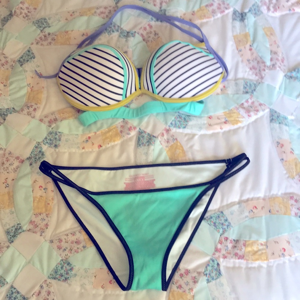 Adorable Victoria’s Secret Push up bikini 34DD/M